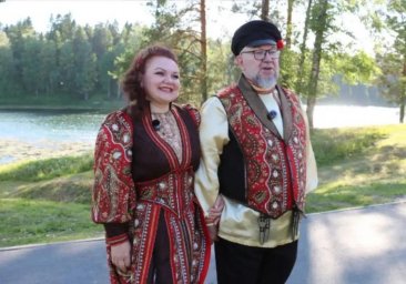 Петр и Марина Суховы наполнили Мирный песнями в честь основания космодрома Плесецк и Дня города